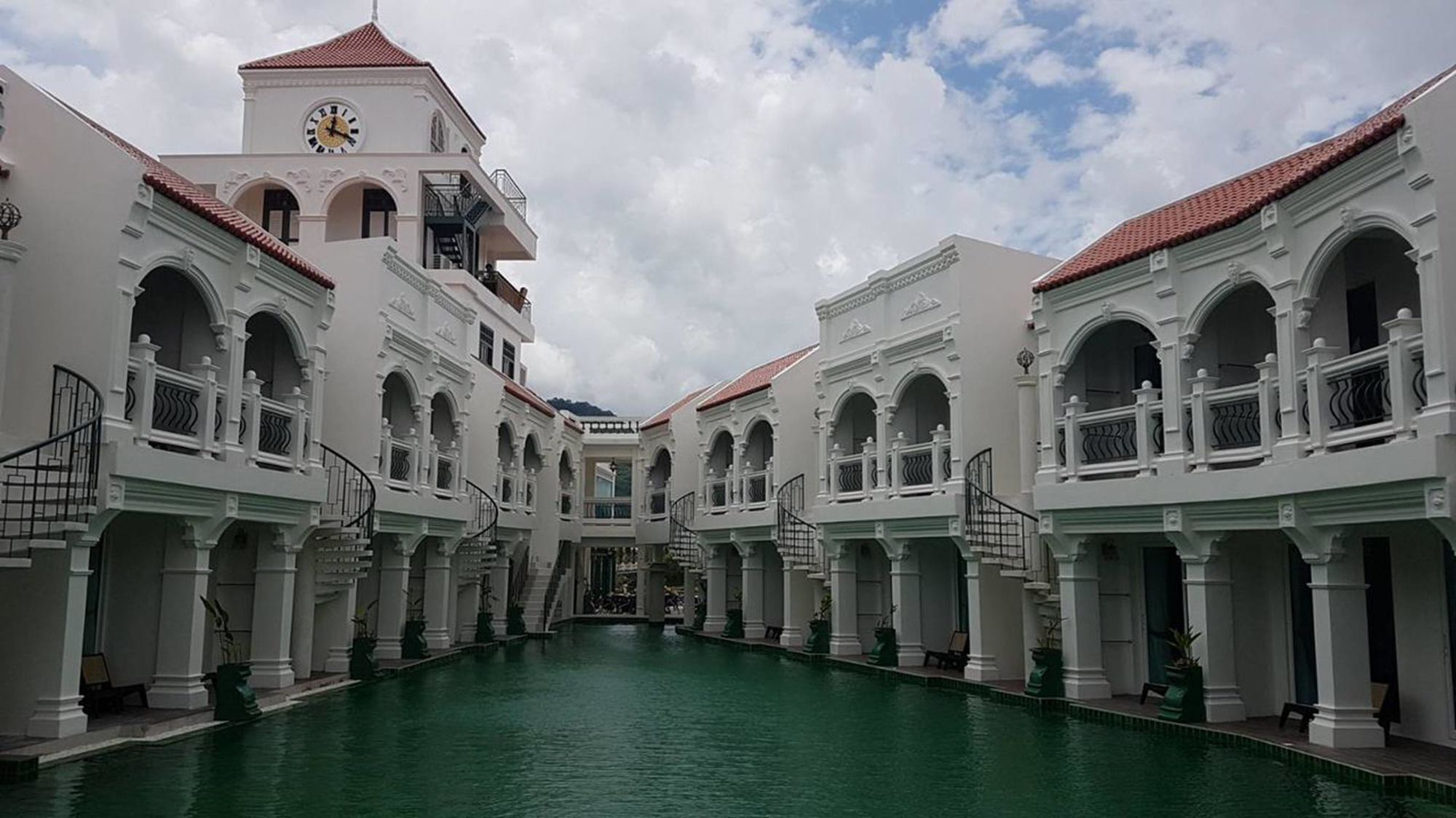 Supicha Pool Access Hotel - Sha Plus Phuket Eksteriør billede